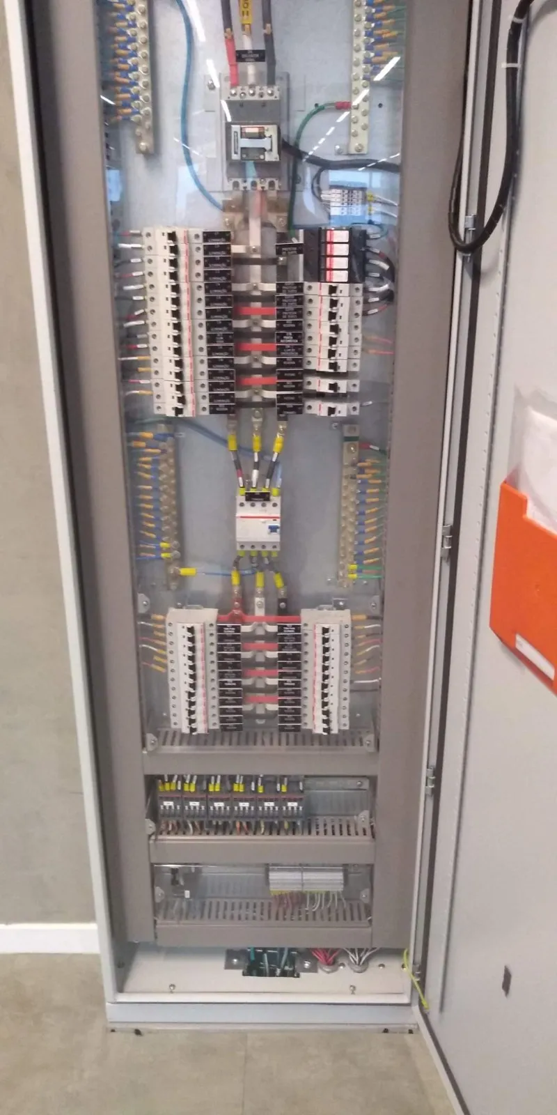 Contrato de manutenção elétrica mensal