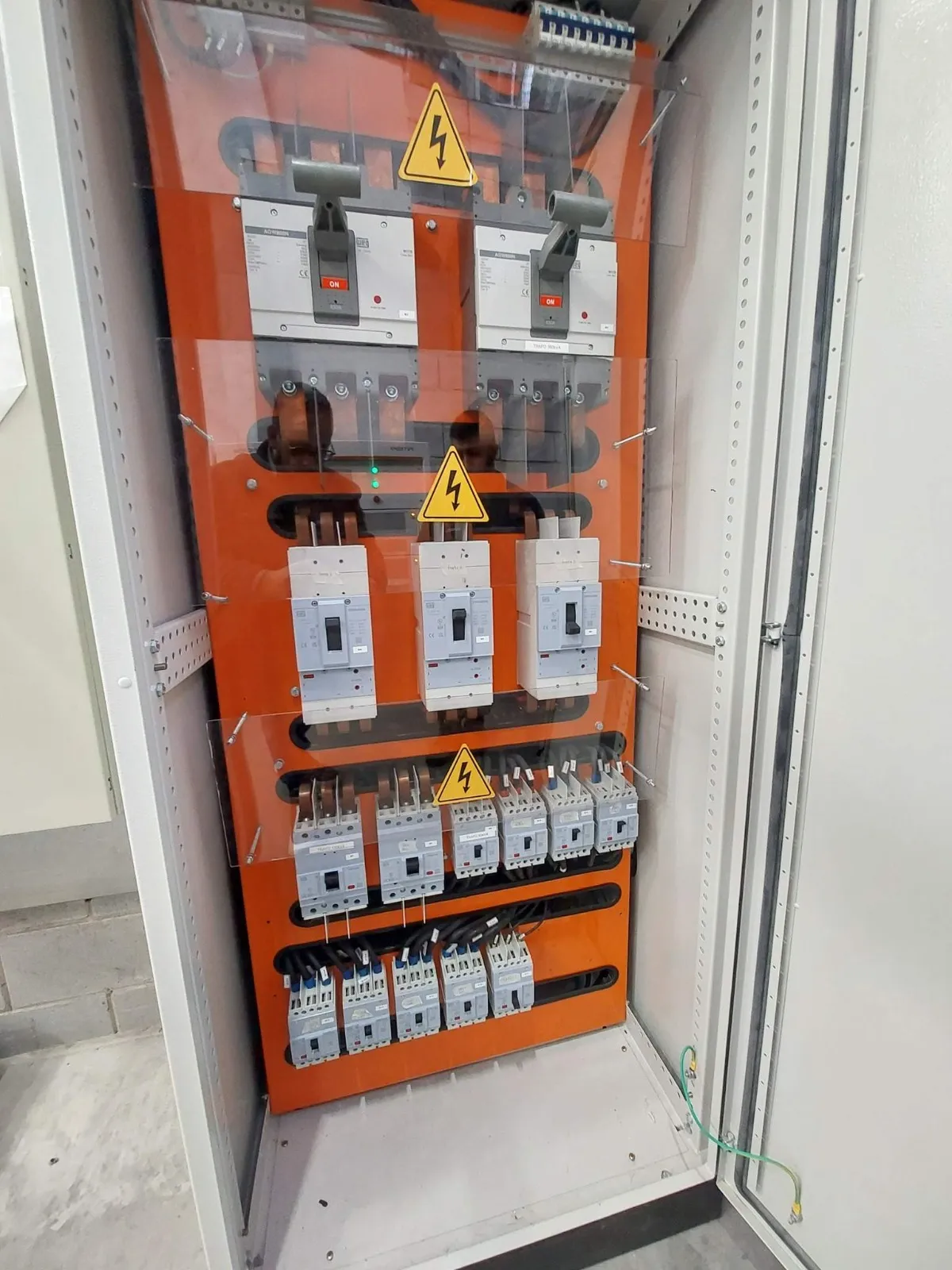 Contrato de manutenção de painéis elétricos em São Paulo