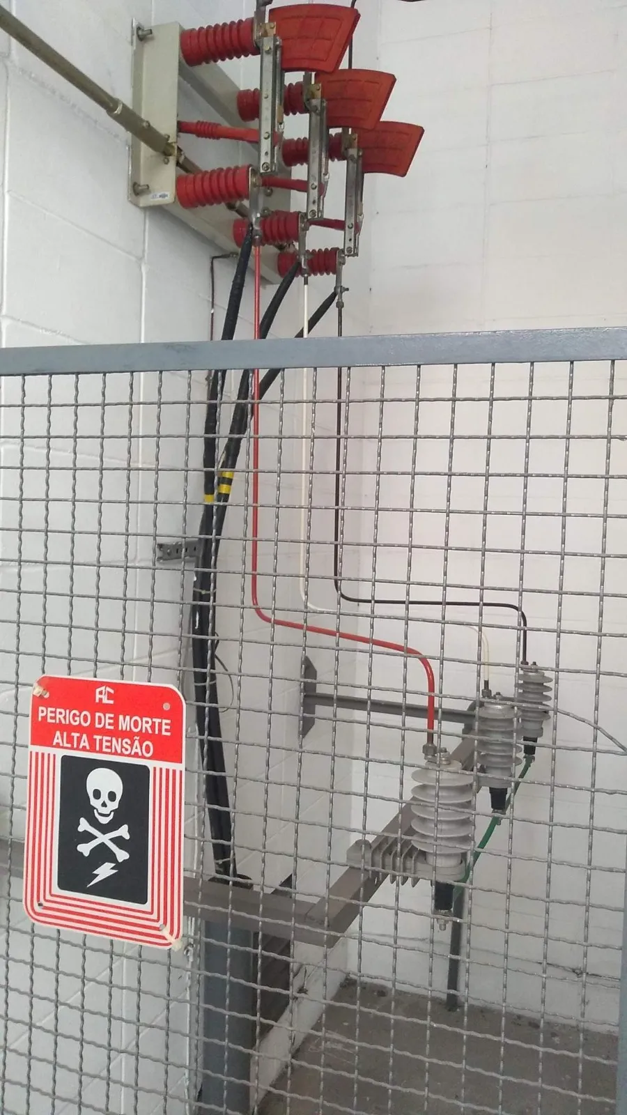 Empresa de manutenção de cabine primária